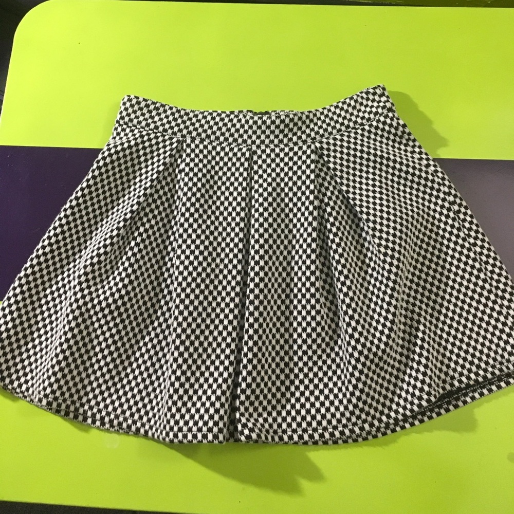 Pleated Houndstooth skater skirt